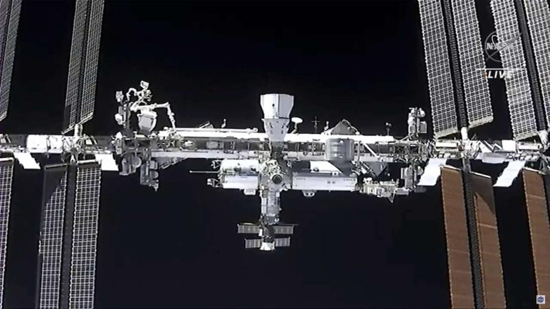 低軌太空越來越擁擠，碰撞碎片越來越多，太空垃圾回收刻不容緩