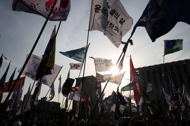 南韓大規模示威潮湧現 憲法法院即將裁決尹錫悅彈劾案