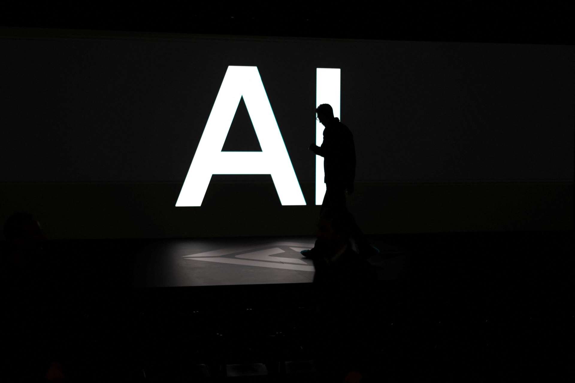 AI人才大舉出走　新創吸走資金與技術　科技巨頭難為