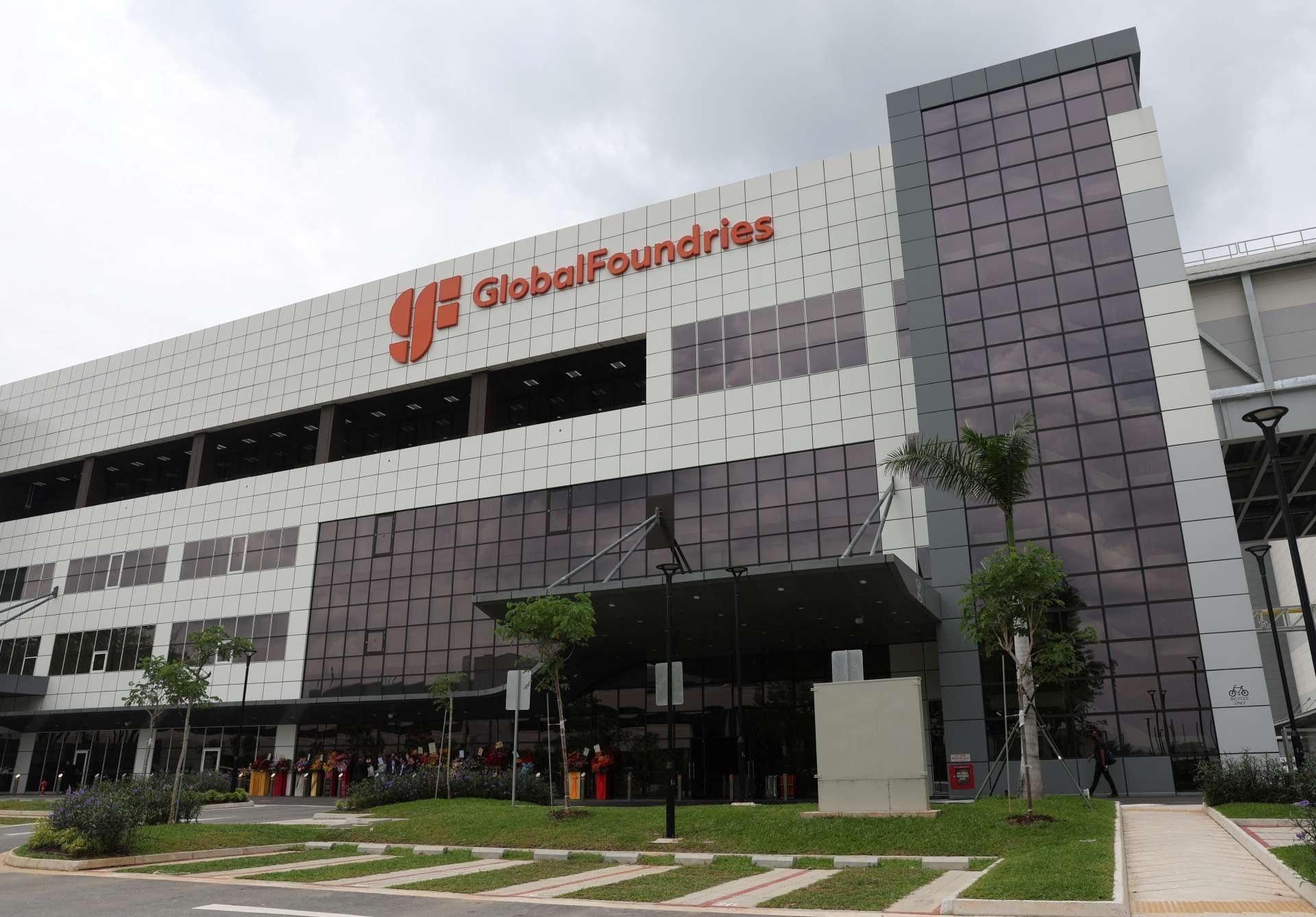 GlobalFoundries獲升評股價大漲　矽光子與衛星題材受矚目、今年股價已飆一倍