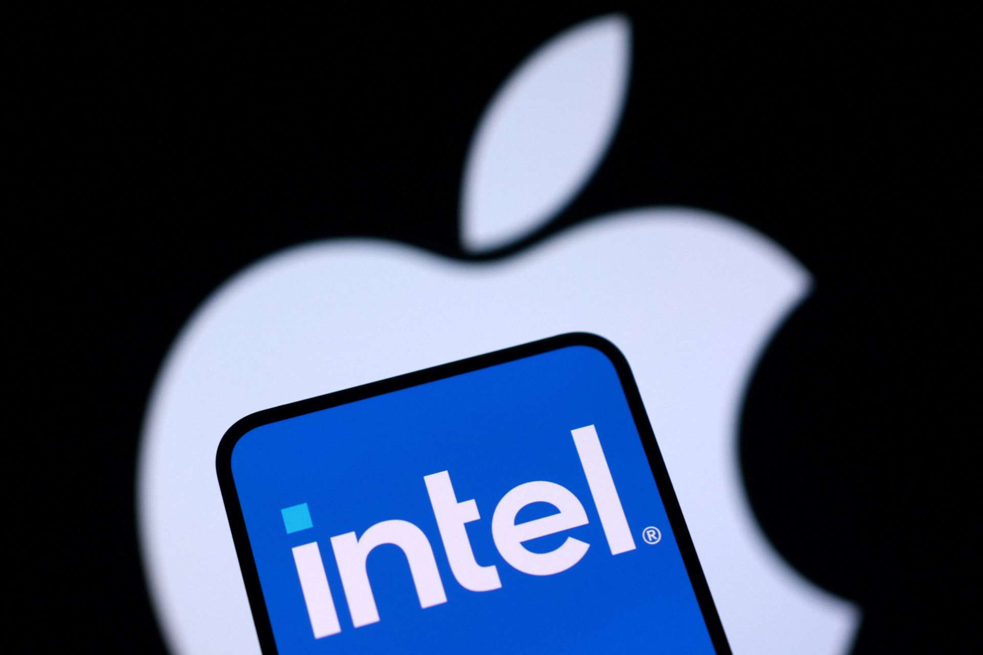 蘋果傳洽談Intel代工　Intel(INTC-US)盤前股價勁揚