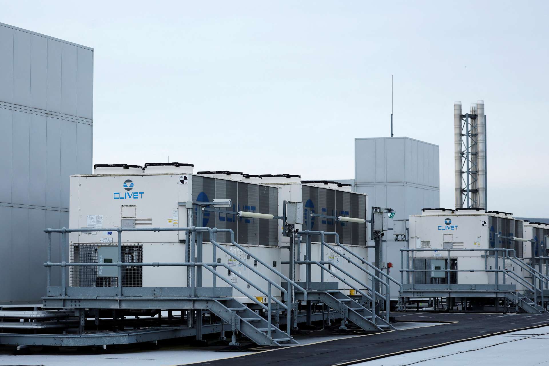 AI資料中心耗電暴增，微軟傳考慮延後2030潔淨能源目標