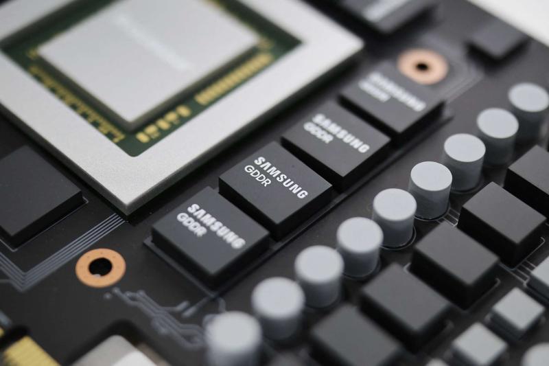 三星搶先出貨HBM4E樣品 AI記憶體競賽升溫 股價一度大漲6.5%