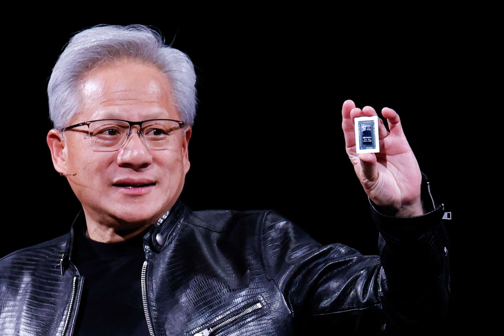 黃仁勳：AI需求強勁 輝達CPU、GPU供應無虞