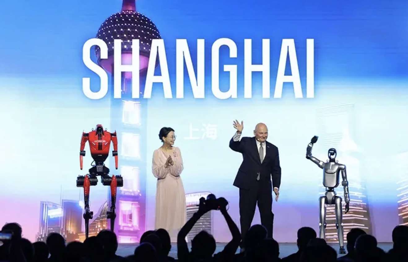 MWC上海展登場　人形機器人踢足球、6G與衛星網路成焦點