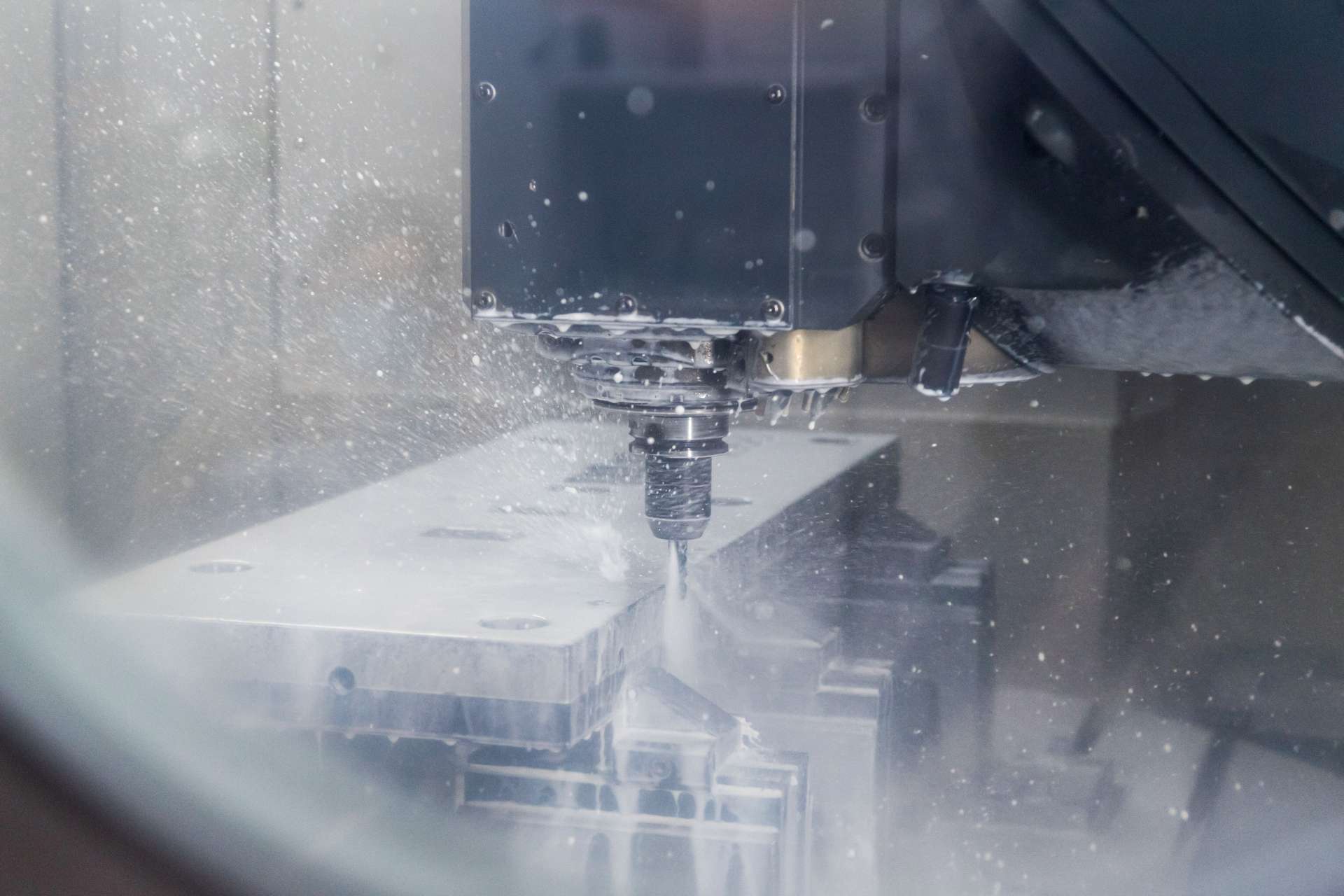 南韓工具機龍頭DN Solutions加碼布局越南 瞄準半導體、高鐵與航太供應鏈商機