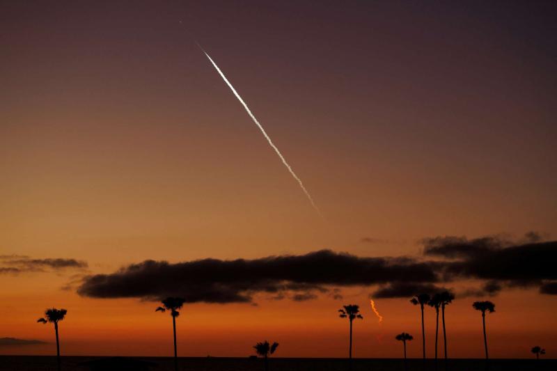 低軌壅塞警報：11,300顆衛星、50,000塊碎片，太空正在塞車