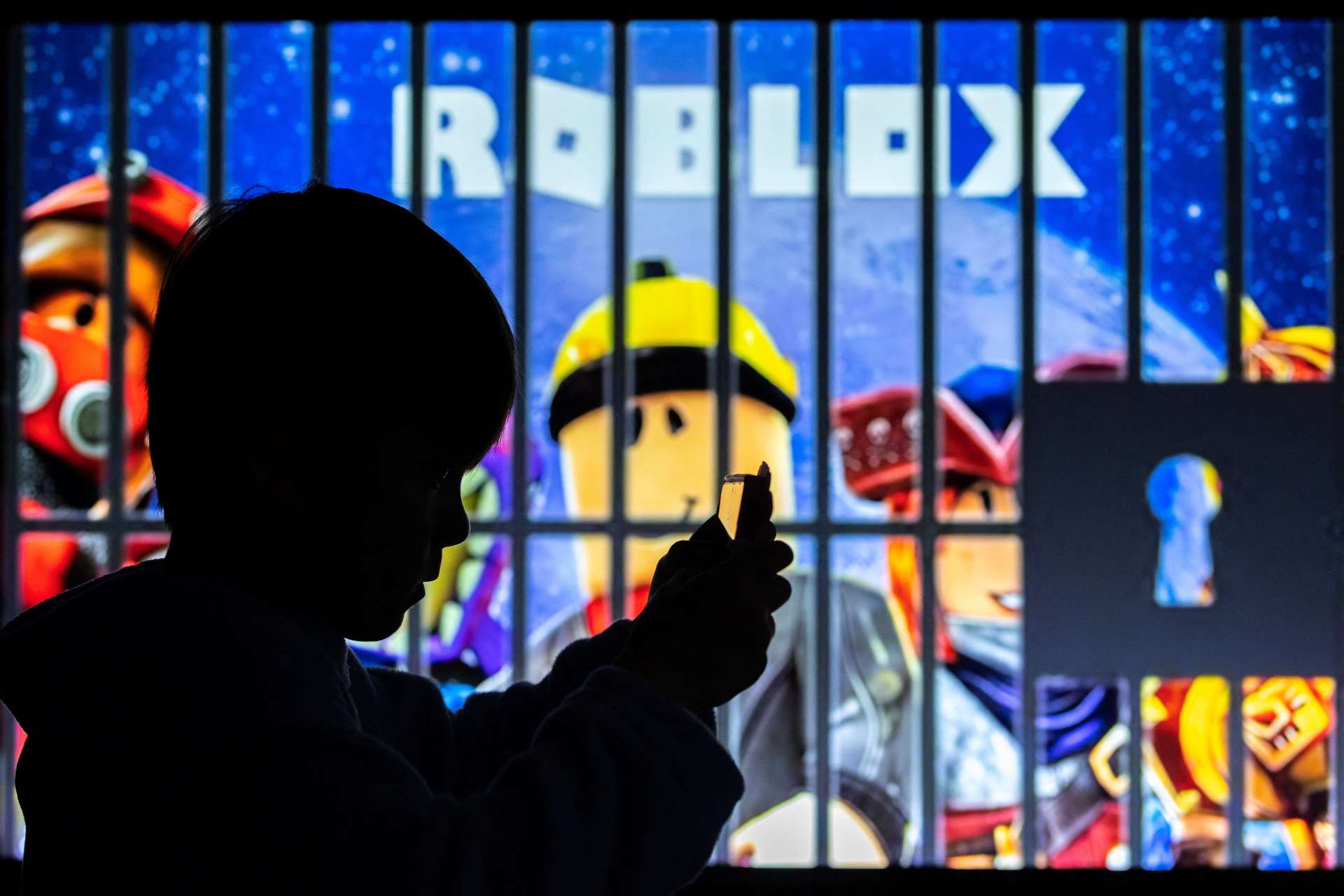 Roblox(RBLX)重挫近30%　調整推薦演算法衝擊消費，預估訂單額四年來首度下滑