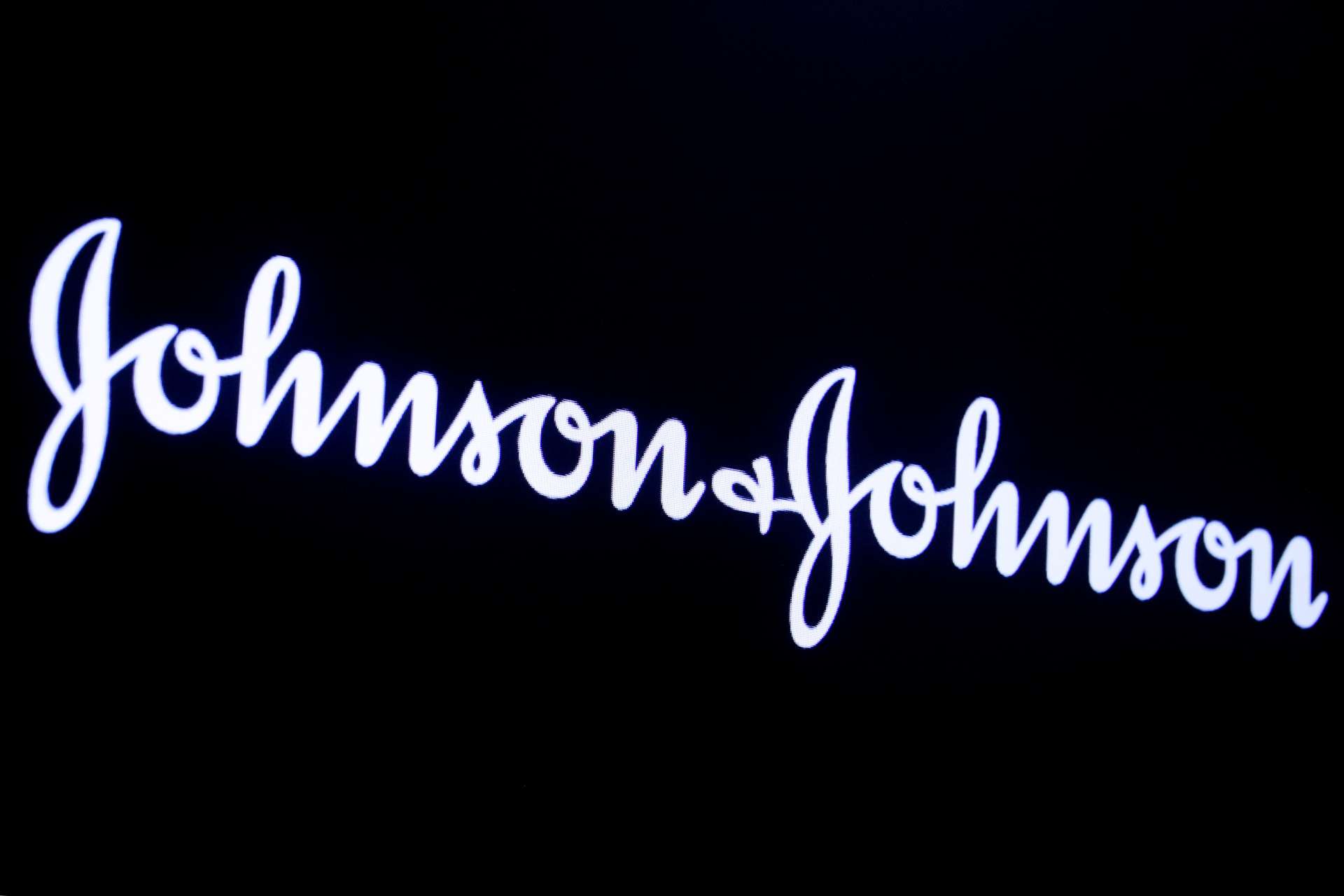 強勁新藥業務推升財測上修，嬌生公司(JNJ-US)醫療器材&器械表現疲弱拖累股價