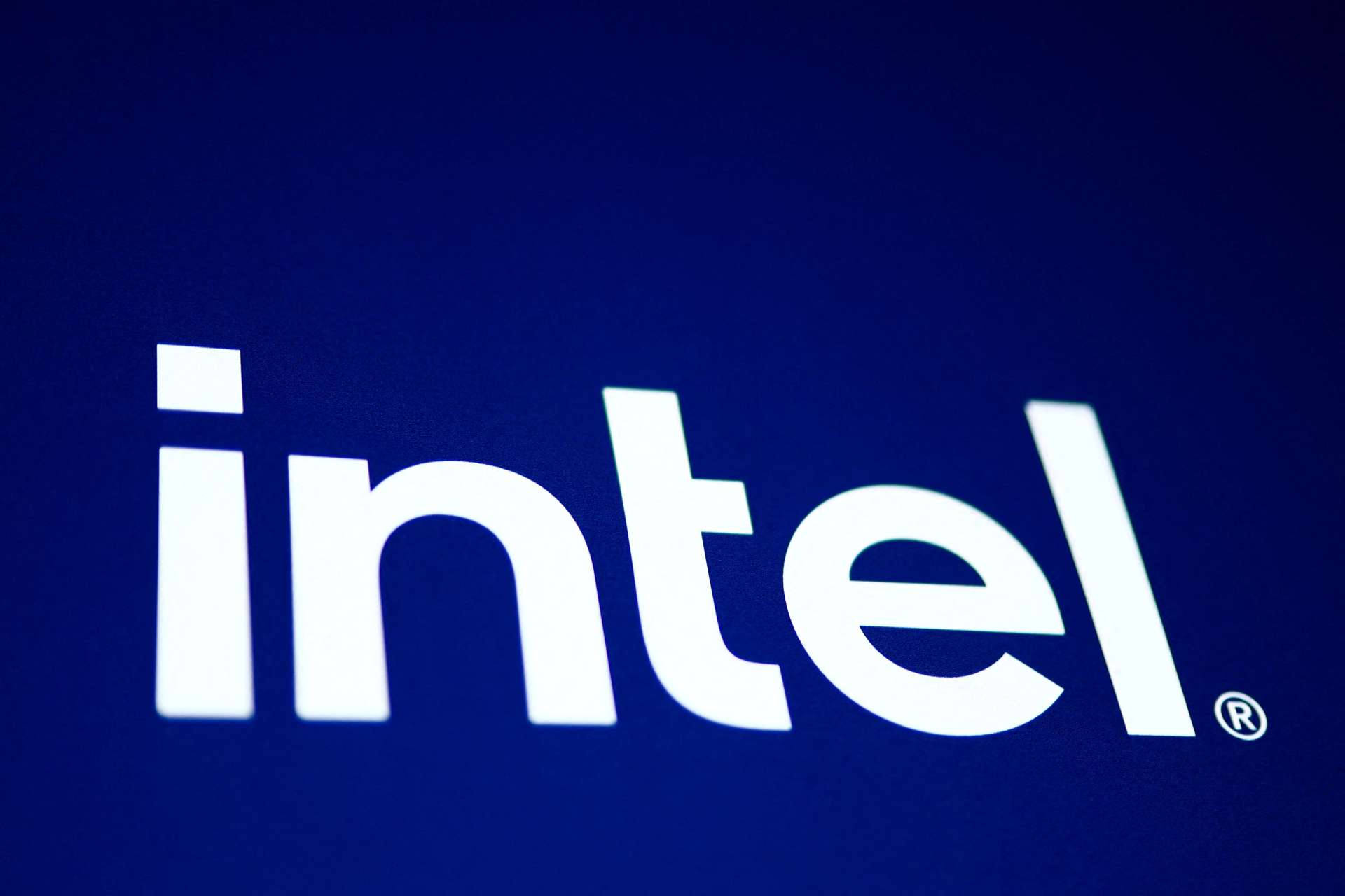 AI代理帶動運算需求從GPU擴散至CPU，英特爾、AMD迎新一波伺服器商機