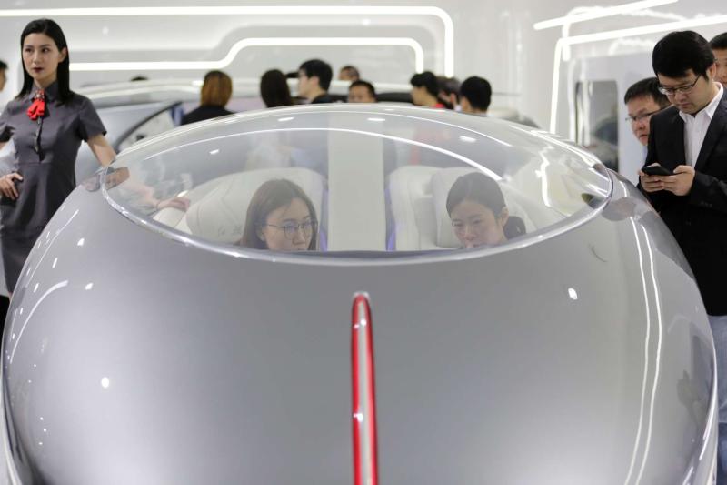 飛行汽車完成首飛、7名AI「矽基員工」正式上工：中國一汽固態電池單次充電可跑1000公里
