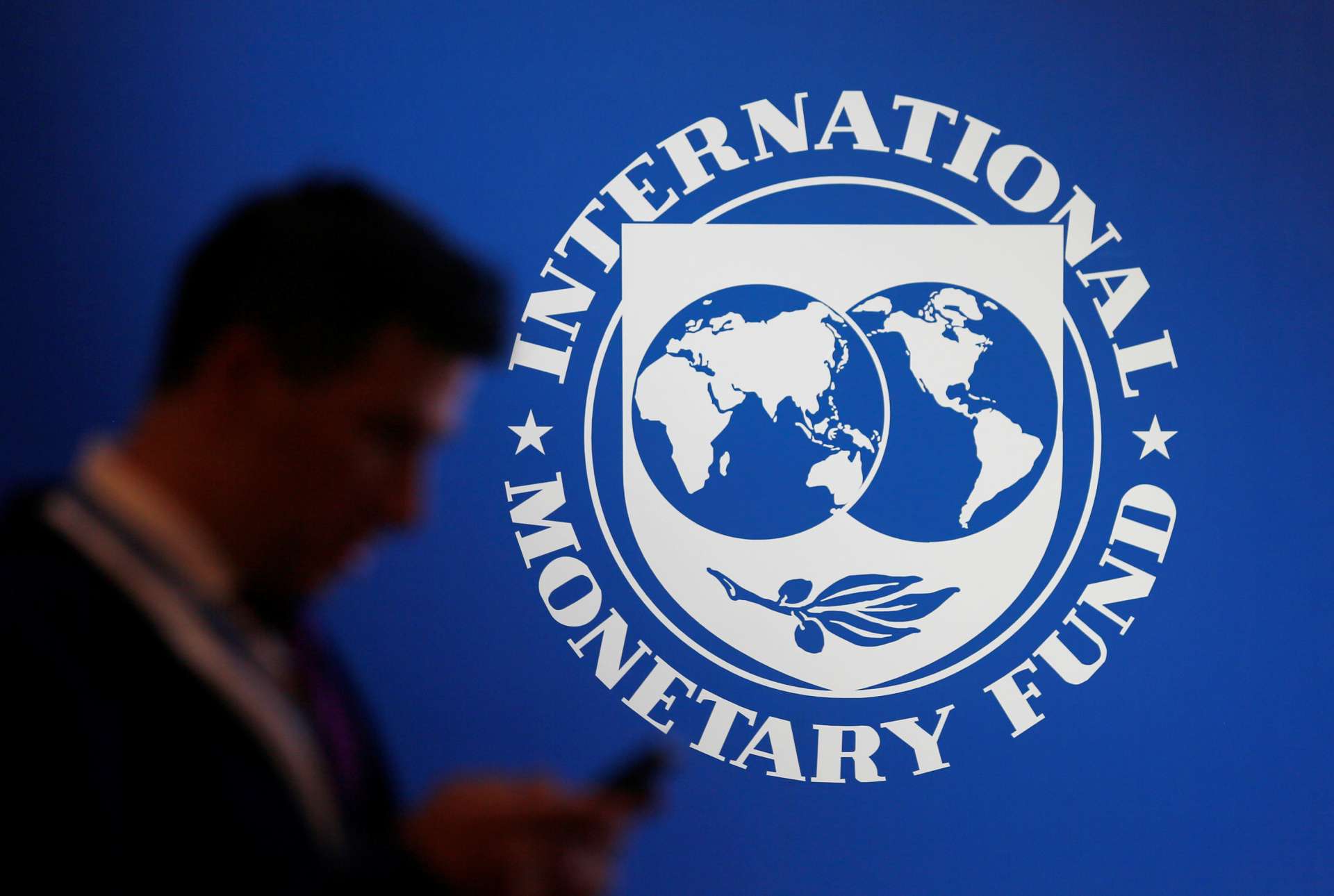 IMF最壞情境示警！全球經濟成長上修至3.1%，AI投資若急凍、2028年GDP恐比預期少1.1%