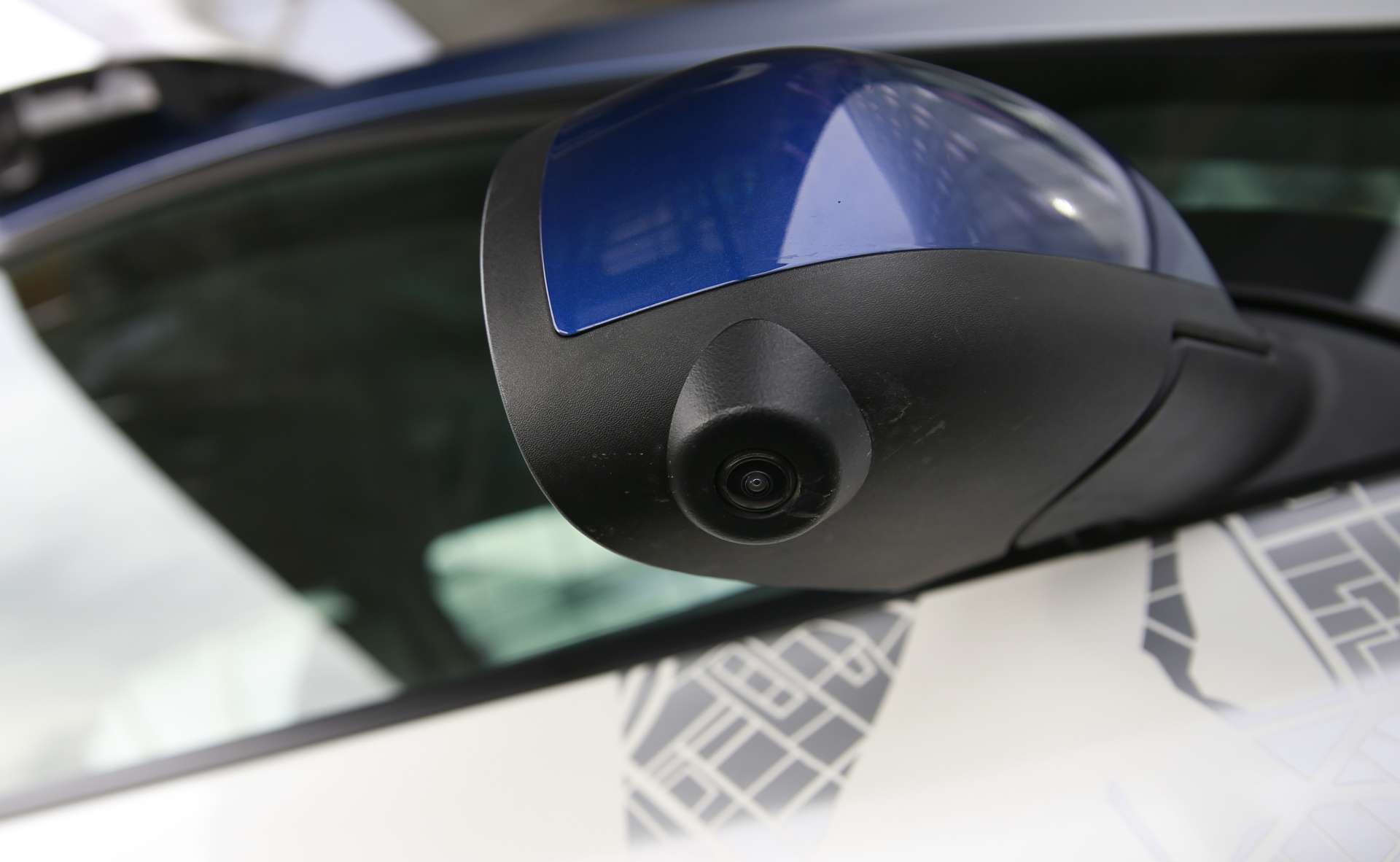 AI資料中心排擠車用電子供應 Gentex記憶體、PCB成本上漲下修毛利率財測
