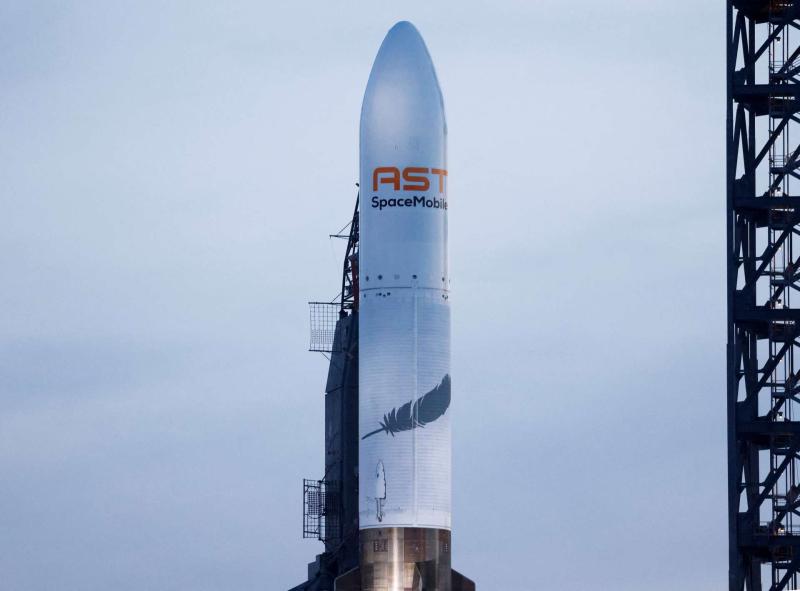 網路機房的線纜與通訊設備資料照，為產業示意圖，非AST SpaceMobile或巴西合作業者設施。