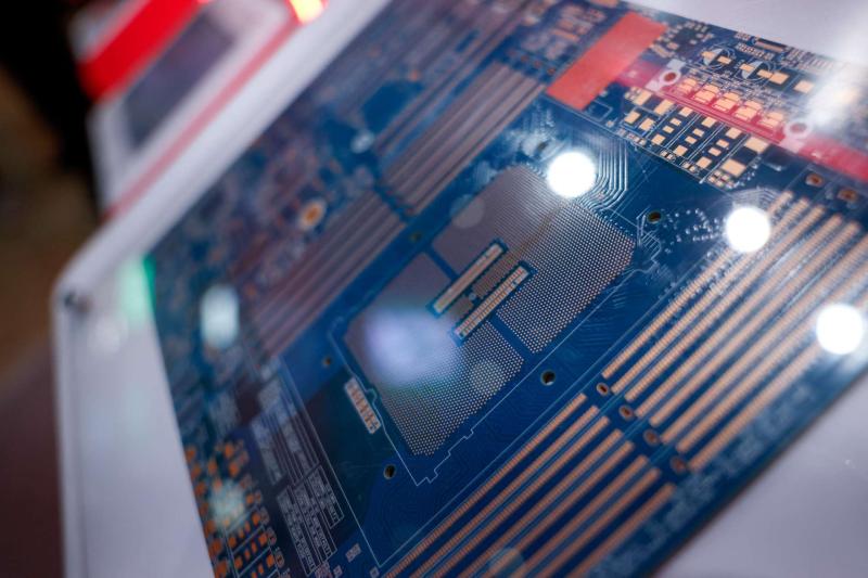 AI載板量產難度升高 特斯拉出資確保供應，輝達攜三星電機、欣興等拚三年產能增至2.5倍