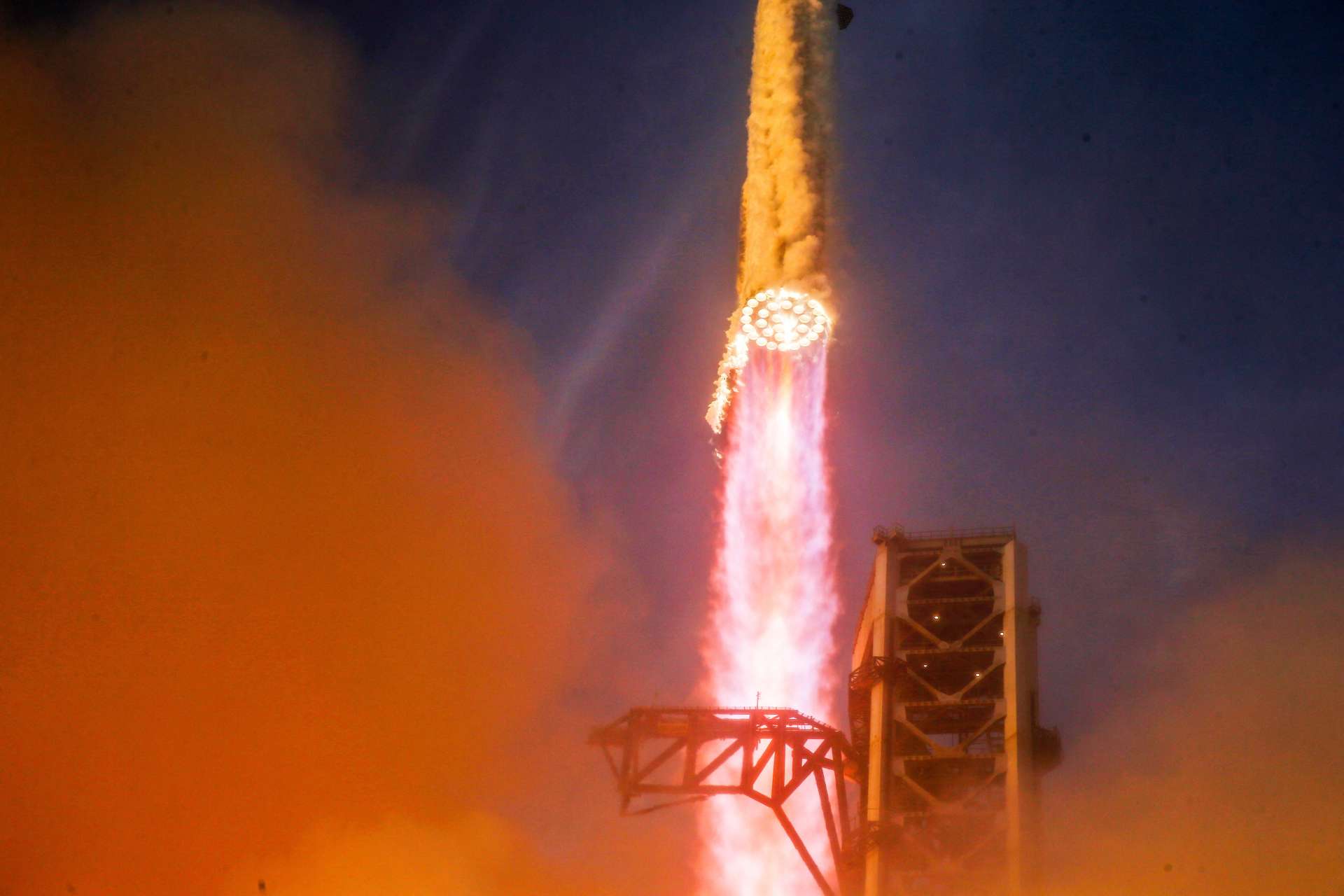 衛星通訊｜星艦首度送上V3衛星！每顆PA用量增4至5倍，穩懋(3105)商機看星艦發射節奏