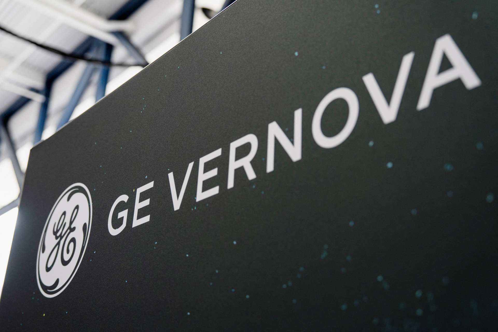 電網需求強勁！GE Vernova砸90億美元收購高壓電網設備商Trench，今年第三度上修營收展望