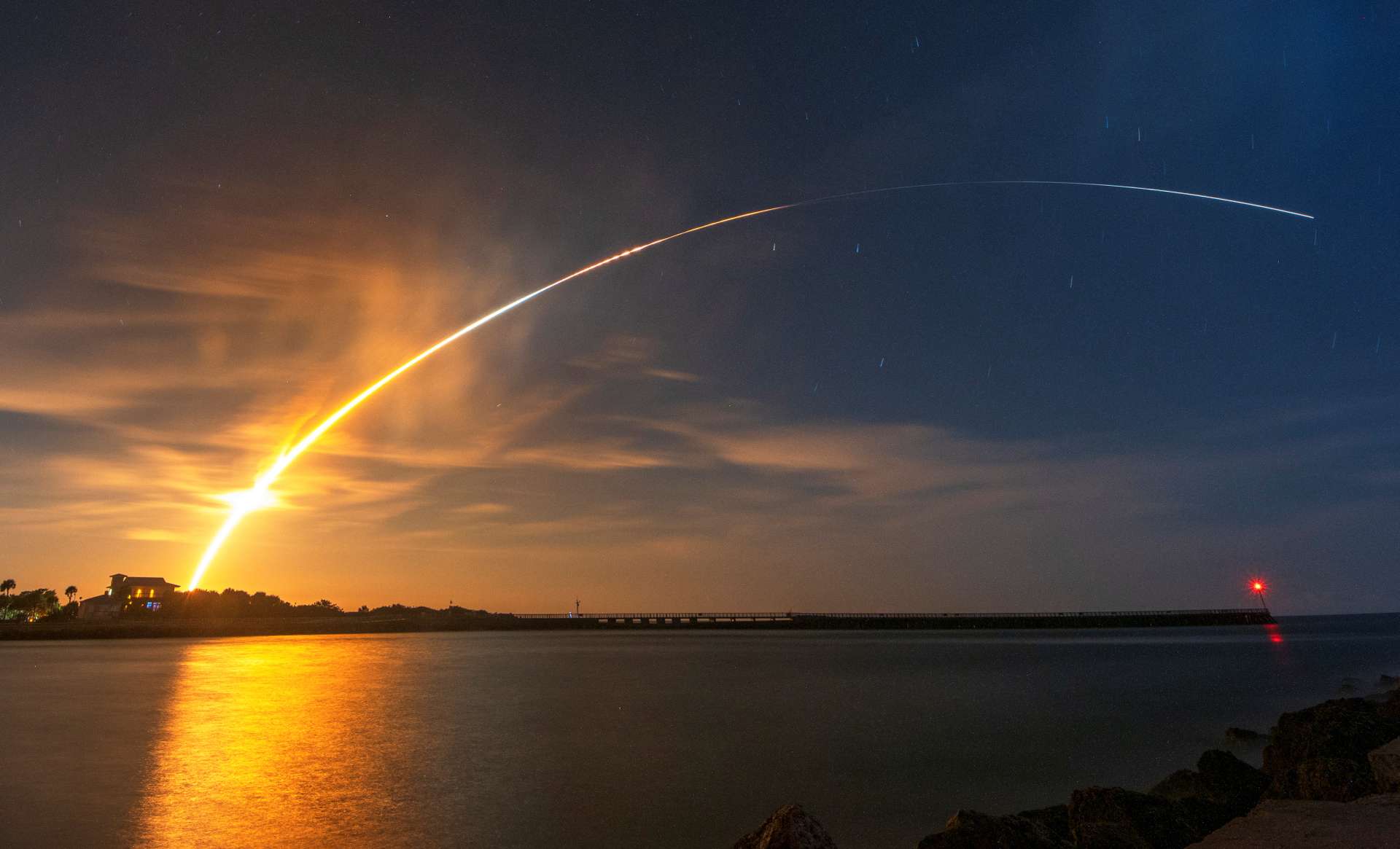 低軌衛星手機直連只是第一步？FCC 新提案正在擴大 D2D 的想像空間