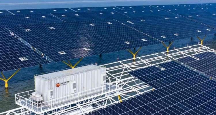 再生能源｜太陽能也能玩「漂浮」？巨型電站讓未來電力無限可能！