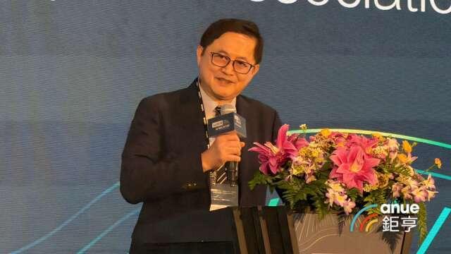 台股巨震跌破4萬點 童子賢：「不要只盯著紅綠聖誕燈」台灣產業健全比較重要