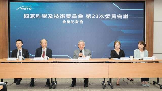 國科會：法令著重「人類自主」降低AI風險 首年已培育14萬AI人才達標