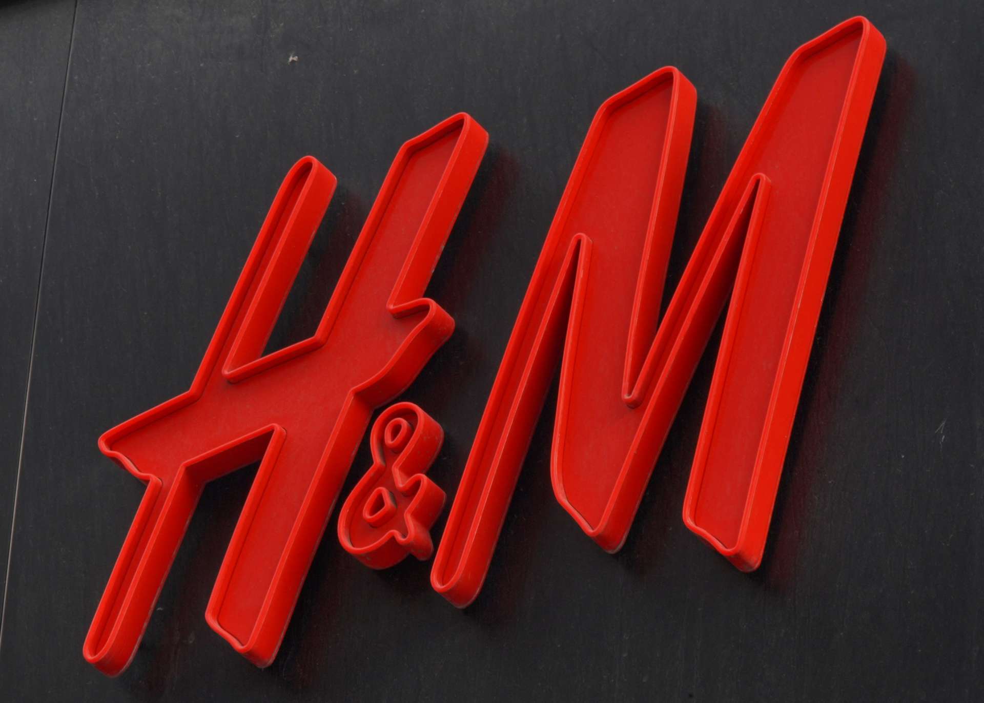 零售服飾商H&M Q4銷售額下滑4%,衰退幅度超預期