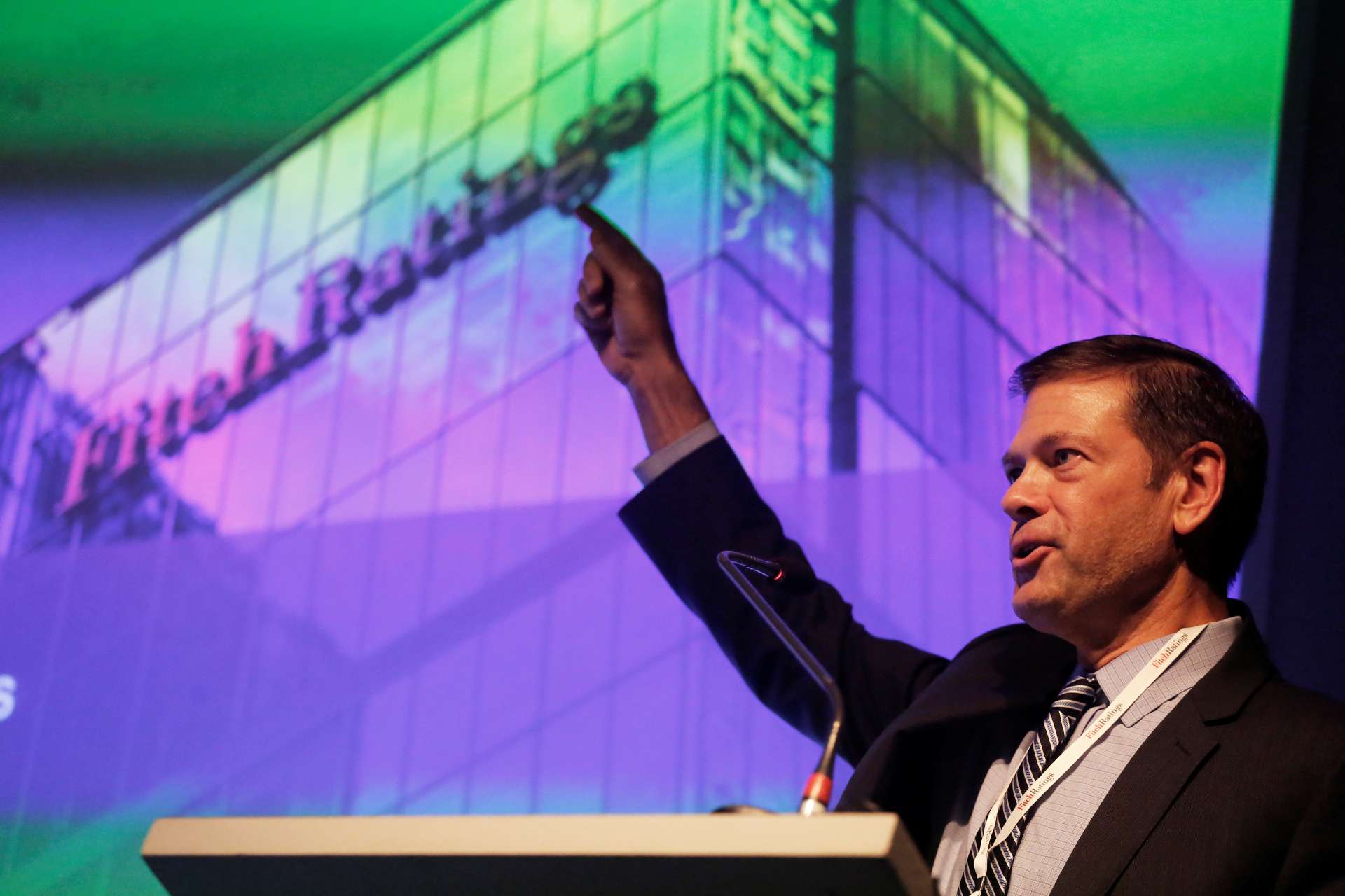 惠譽分析:紅海危機並不會改變明年海運業供過於求的環境