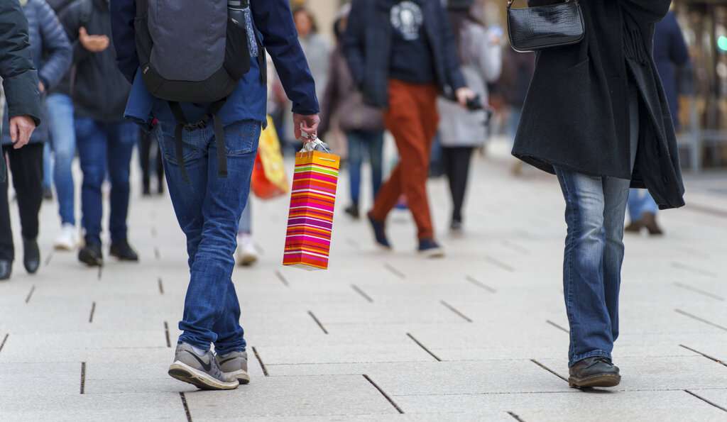 美國2月通膨放緩;消費支出支撐經濟