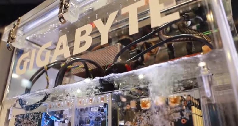 【組裝】技嘉(2376)預估2025 AI占伺服器營收比重有望達 85%以上