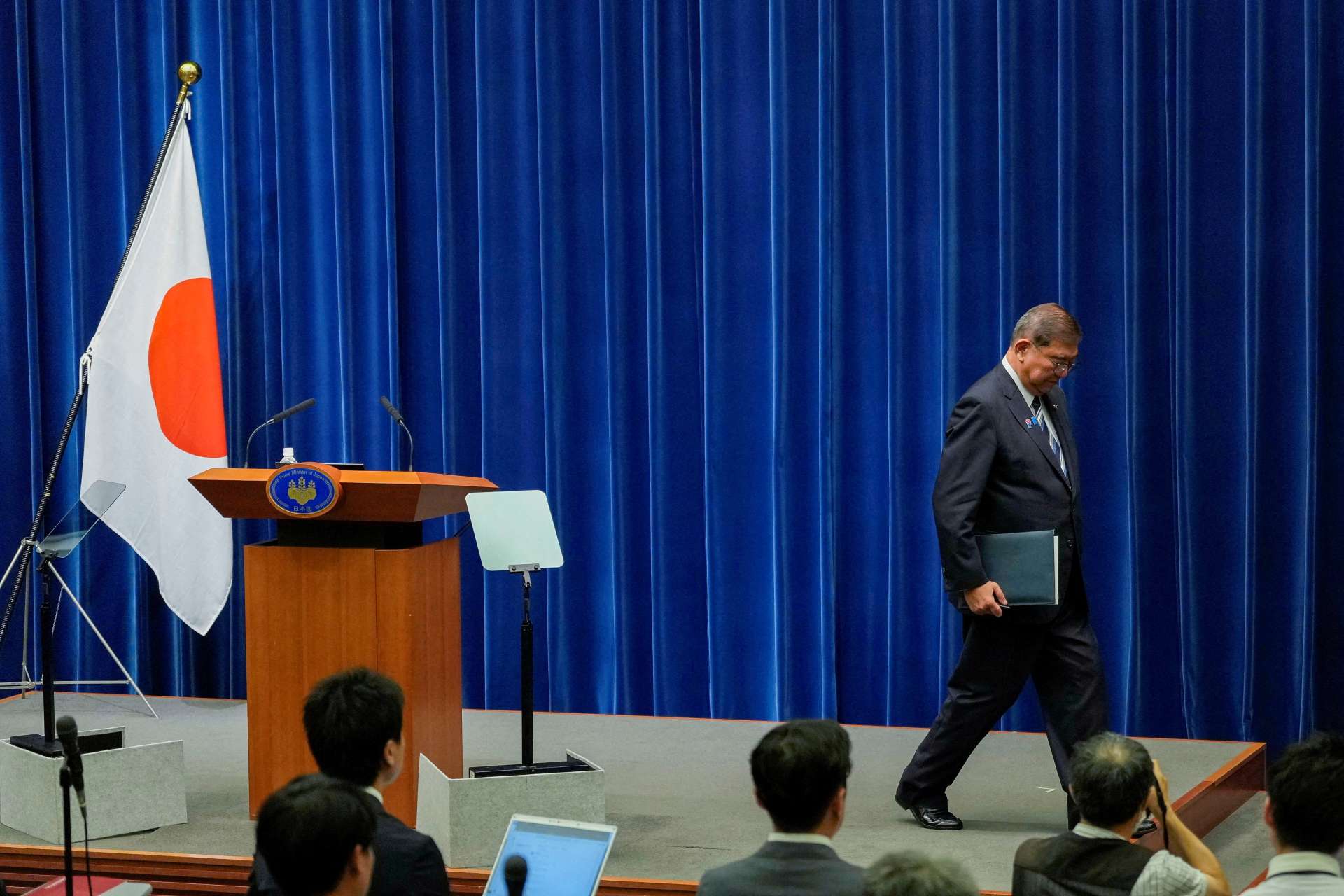 日本首相石破茂在東京舉行記者會，宣布辭職。圖片來源：Reuters Pictures
