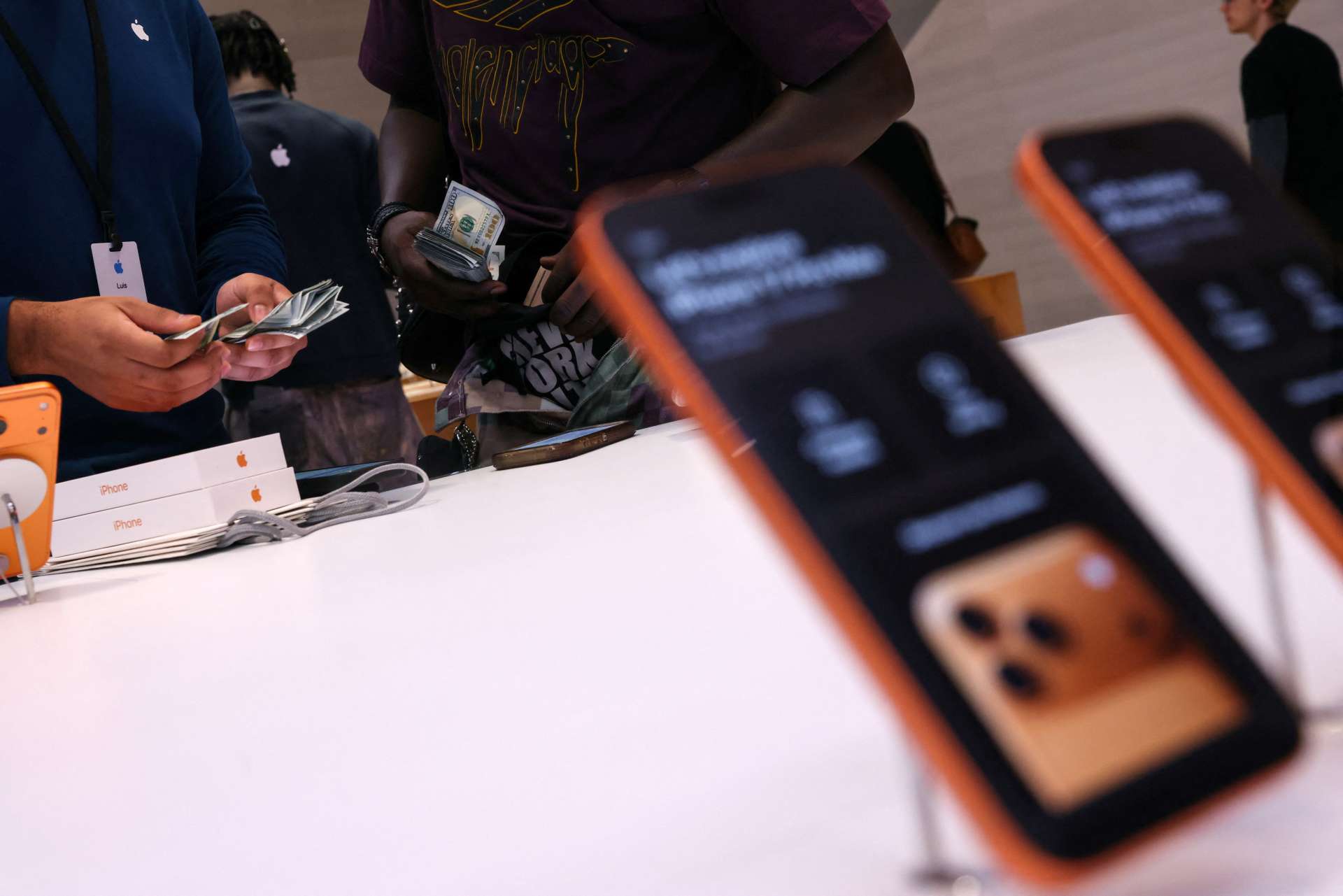 蘋果要求供應商加碼生產 iPhone 17 入門款　預購熱超乎預期