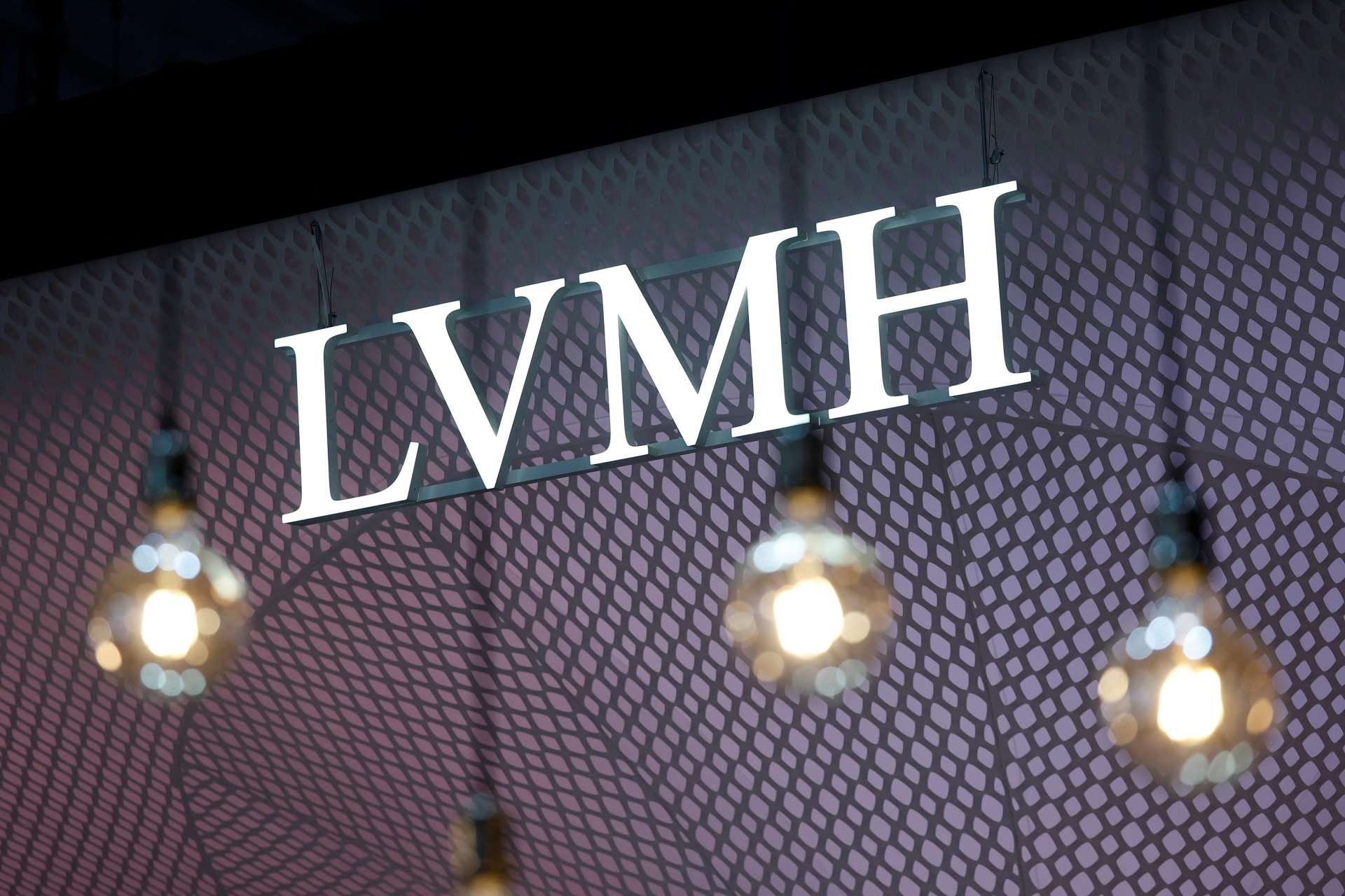 奢侈品復甦機會來了｜LVMH引爆歐洲精品股飆漲，單日市值增加近800億美元，中國需求復甦帶動樂觀情緒