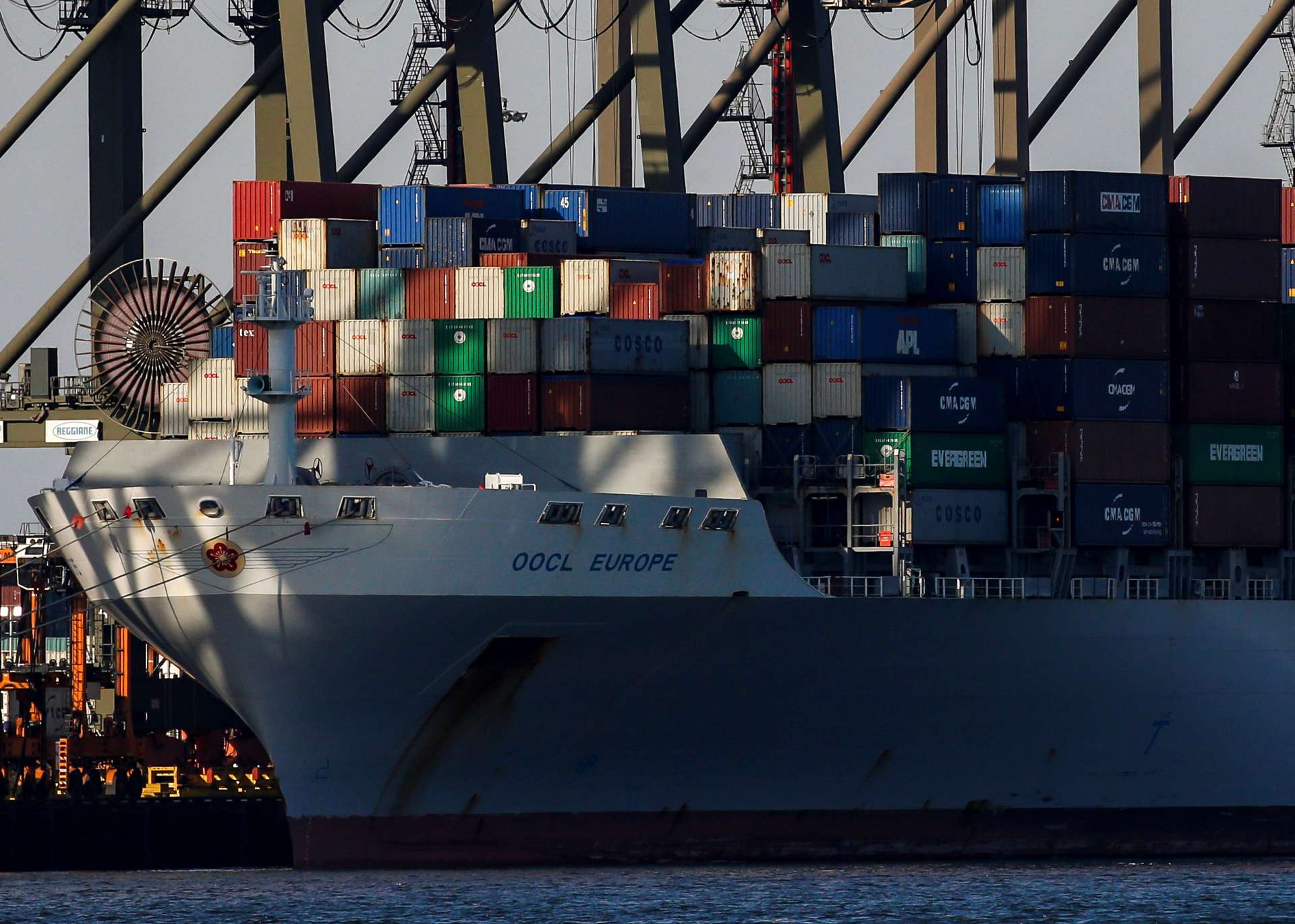 歐盟對美出口慘摔兩成多　新關稅上路，順差直接砍半