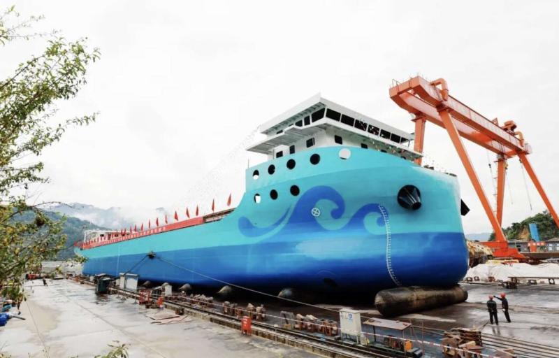 全球最大純電動運輸船「葛洲壩號」下水　宜昌搶進新能源船舶產業鏈核心