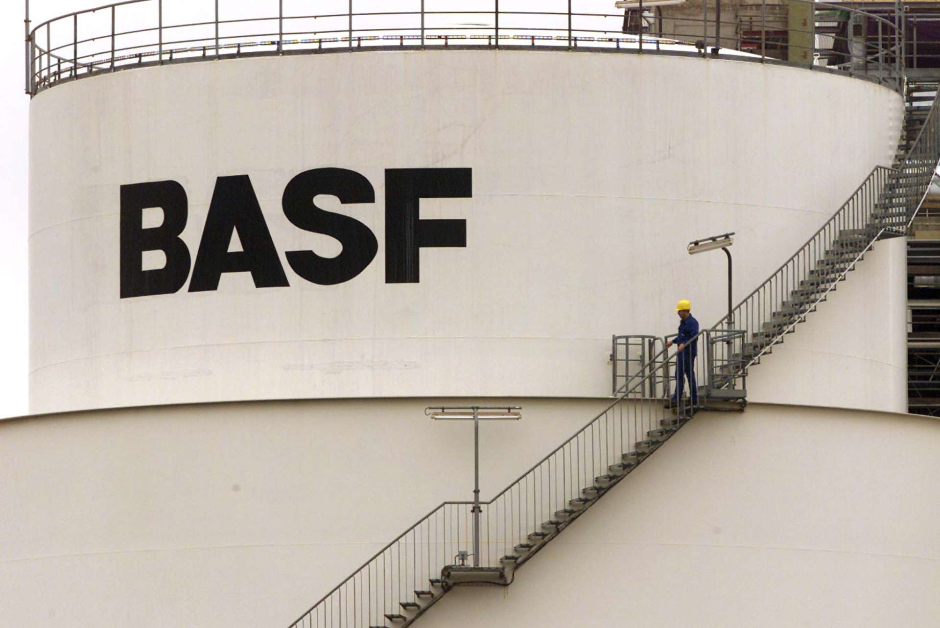 BASF 第三季營業利益微幅下滑,但銷售量提升優於預期