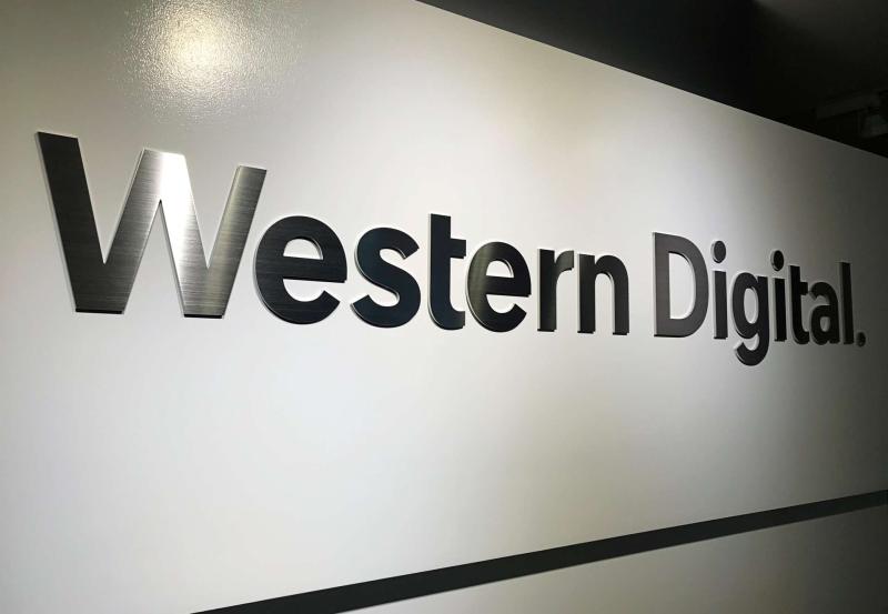 AI 熱潮引爆硬碟股狂飆!Western Digital 年漲 230%,宣告資料儲存邁入「高毛利時代」