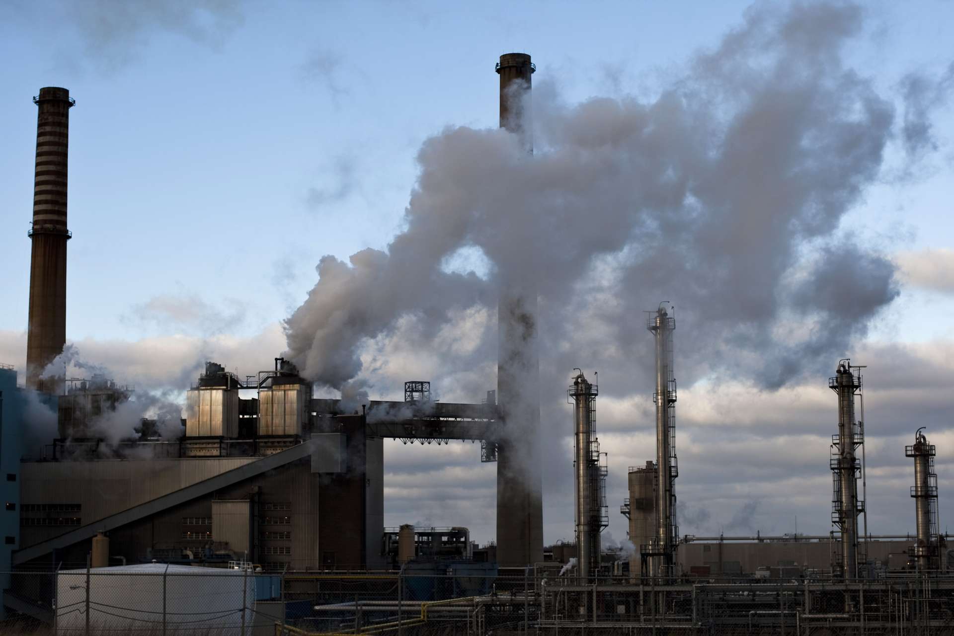 伊士曼化學預警全年獲利將低於預期　宣布裁員近7%因應關稅與需求疲弱