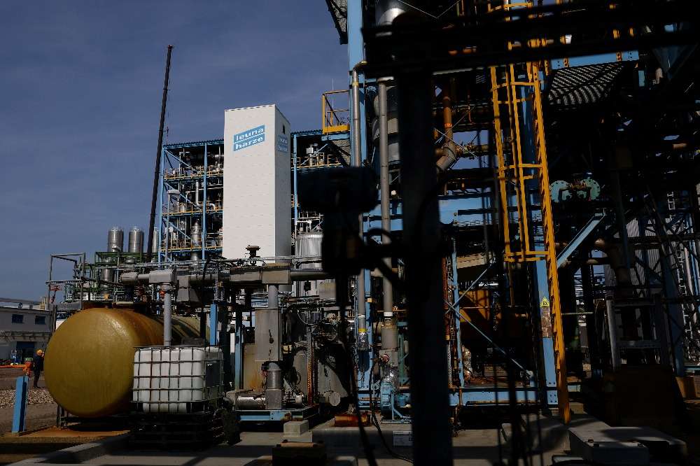 【全球化工業Q3財報解析】全球石化供給過剩 25%，美中韓調整產能，成本控制成為2025年產業重整關鍵