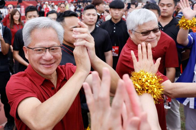 黃仁勳：Blackwell 晶片需求強勁　記憶體供應吃緊