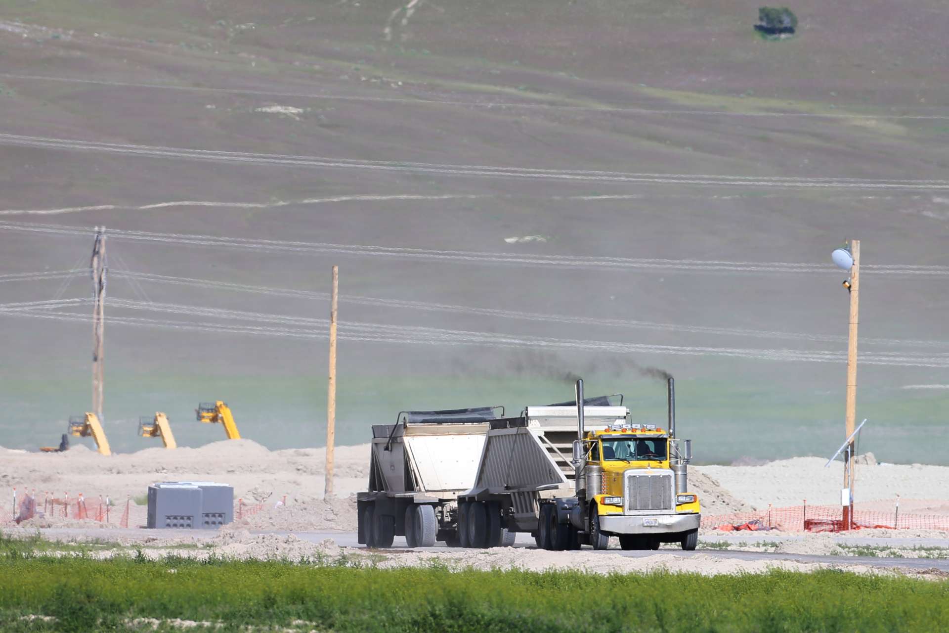 AI概念股估值修正！2026年資本支出穩如泰山？一文盤點近期百億美元投資大案