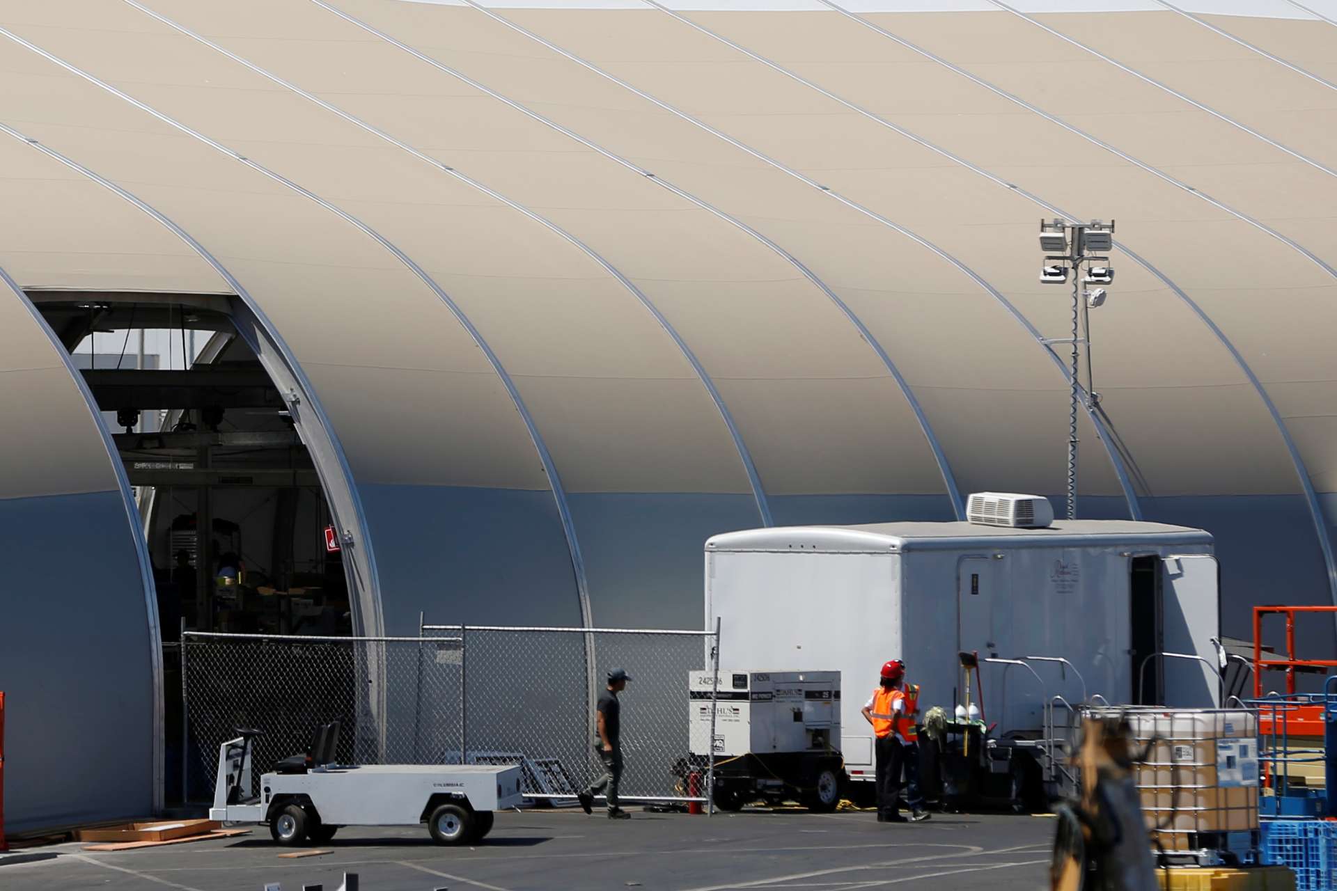 快訊：特斯拉火速跟進GM！美系車廠全面啟動「去中國化」供應鏈大撤離