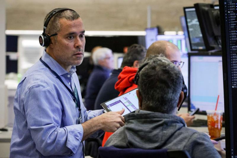 美股四連跌！S&P 500 創三個月最長跌勢　估值恐慌重擊科技股、Nvidia 財報成最大變數