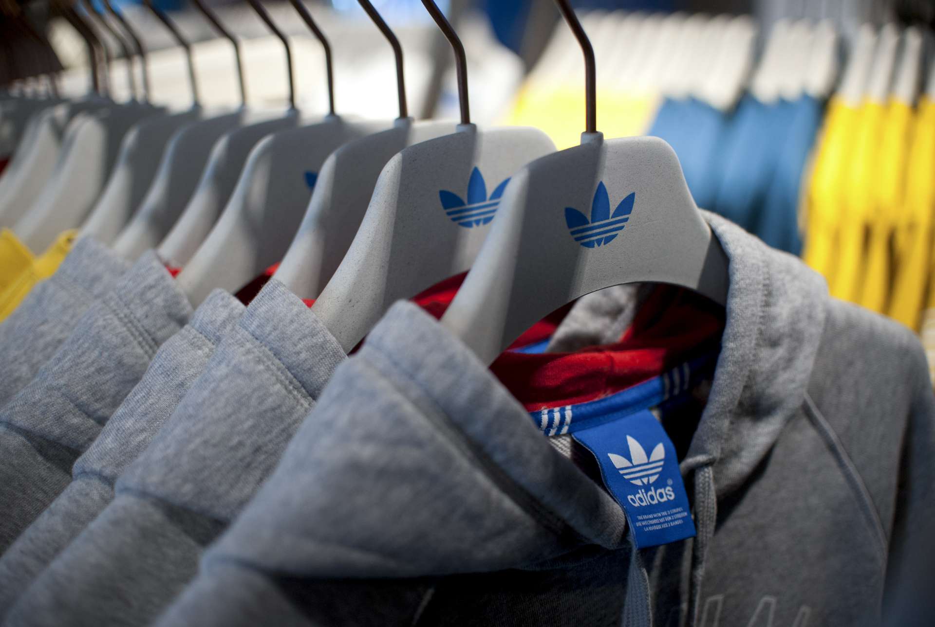 Adidas 回溫＋世界盃商機提前點火：帶動冠星KY訂單能見度大增