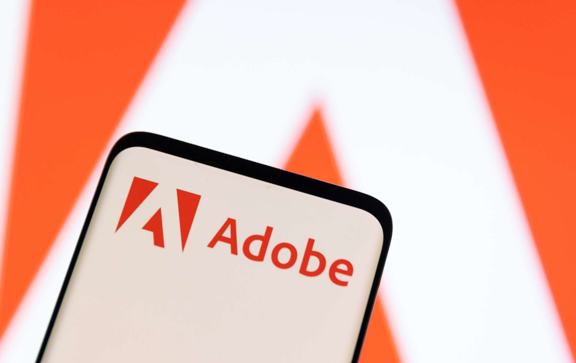 Adobe砸19億美元併購Semrush　強化AI行銷版圖、股價壓力仍未解除