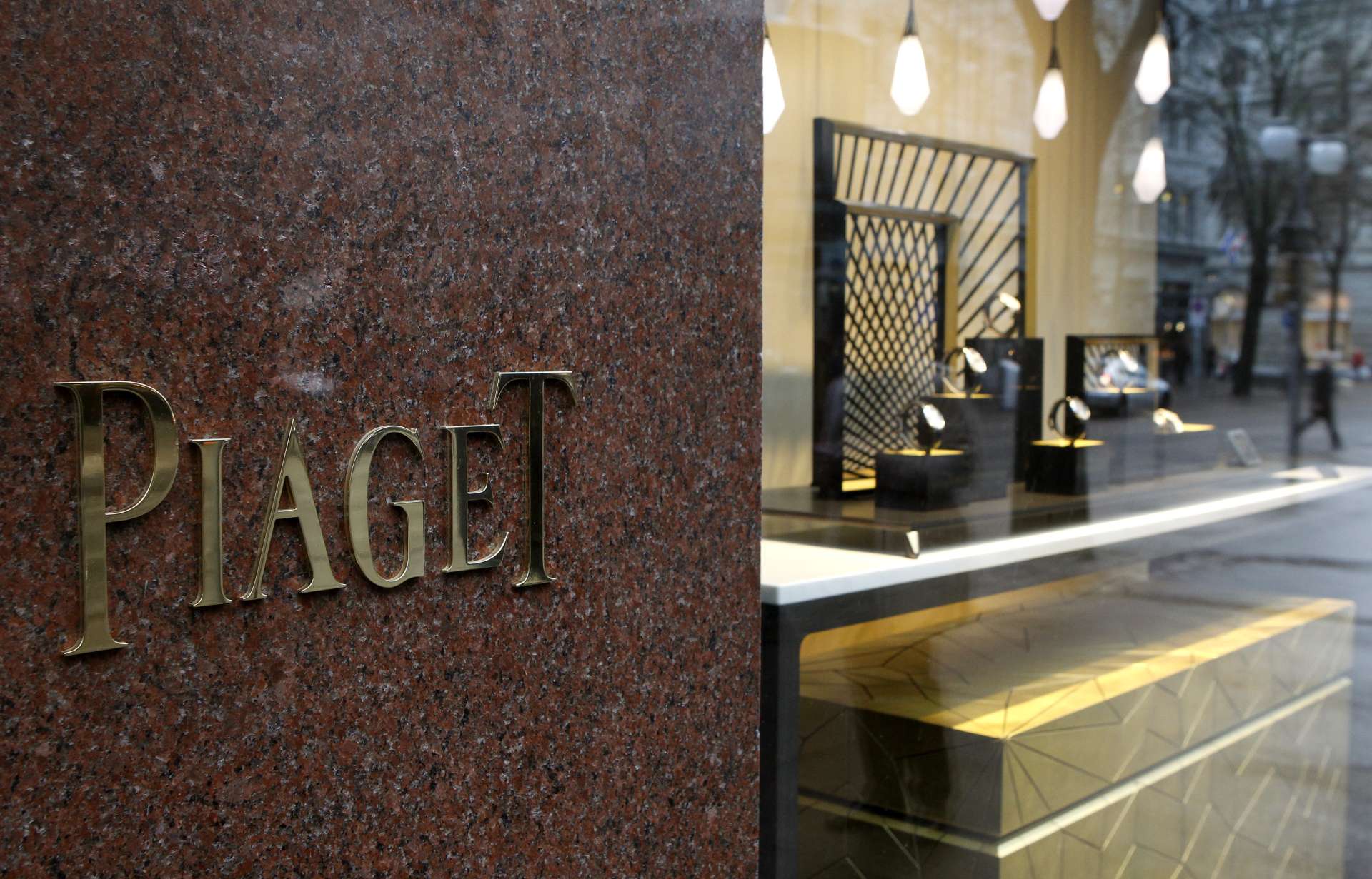 奢侈品產業雖復甦，但庫存壓力升高、折扣與清庫難題加劇