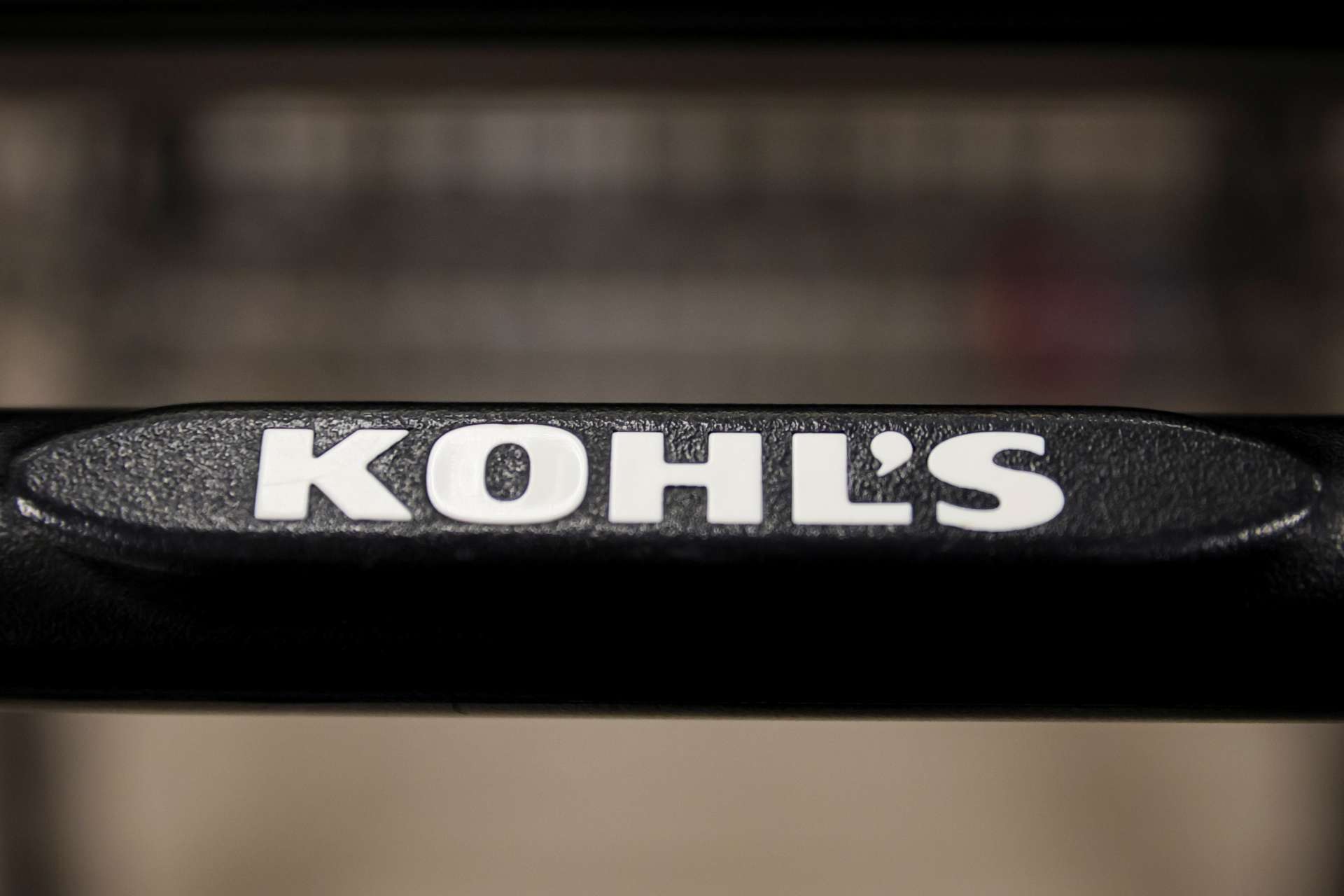 轉機訊號確立！Kohl's 意外轉虧為盈並調升財測，股價單日暴漲 42%