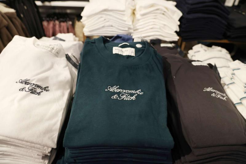 Hollister 大爆發！Abercrombie 上修獲利展望、假期前強勢翻身