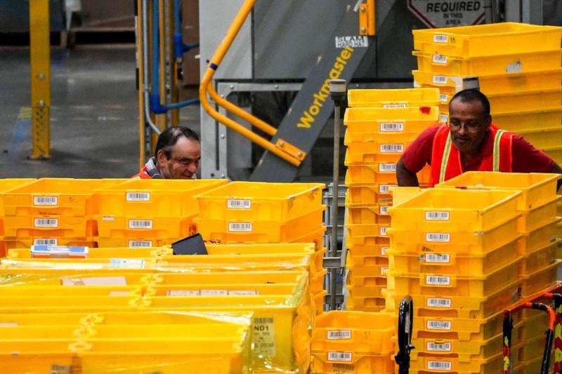 美國Cyber Monday網購衝上142億美元　高收入族豪買、低收入族瘋搶折扣