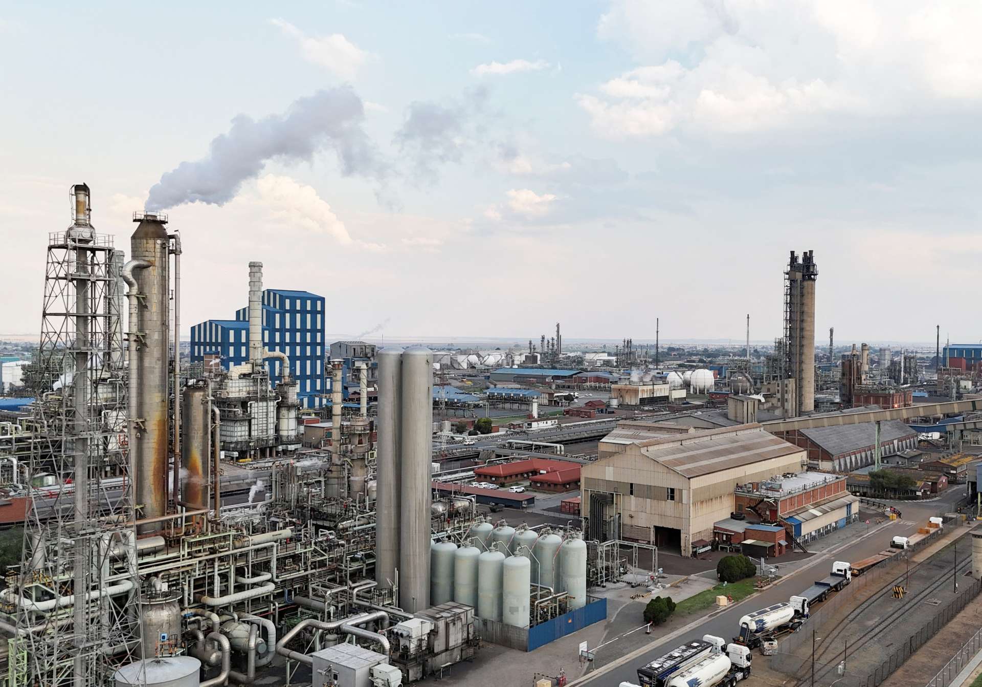 恆逸石化大股東擬增持 15–25 億元　產業景氣回升中強化信心