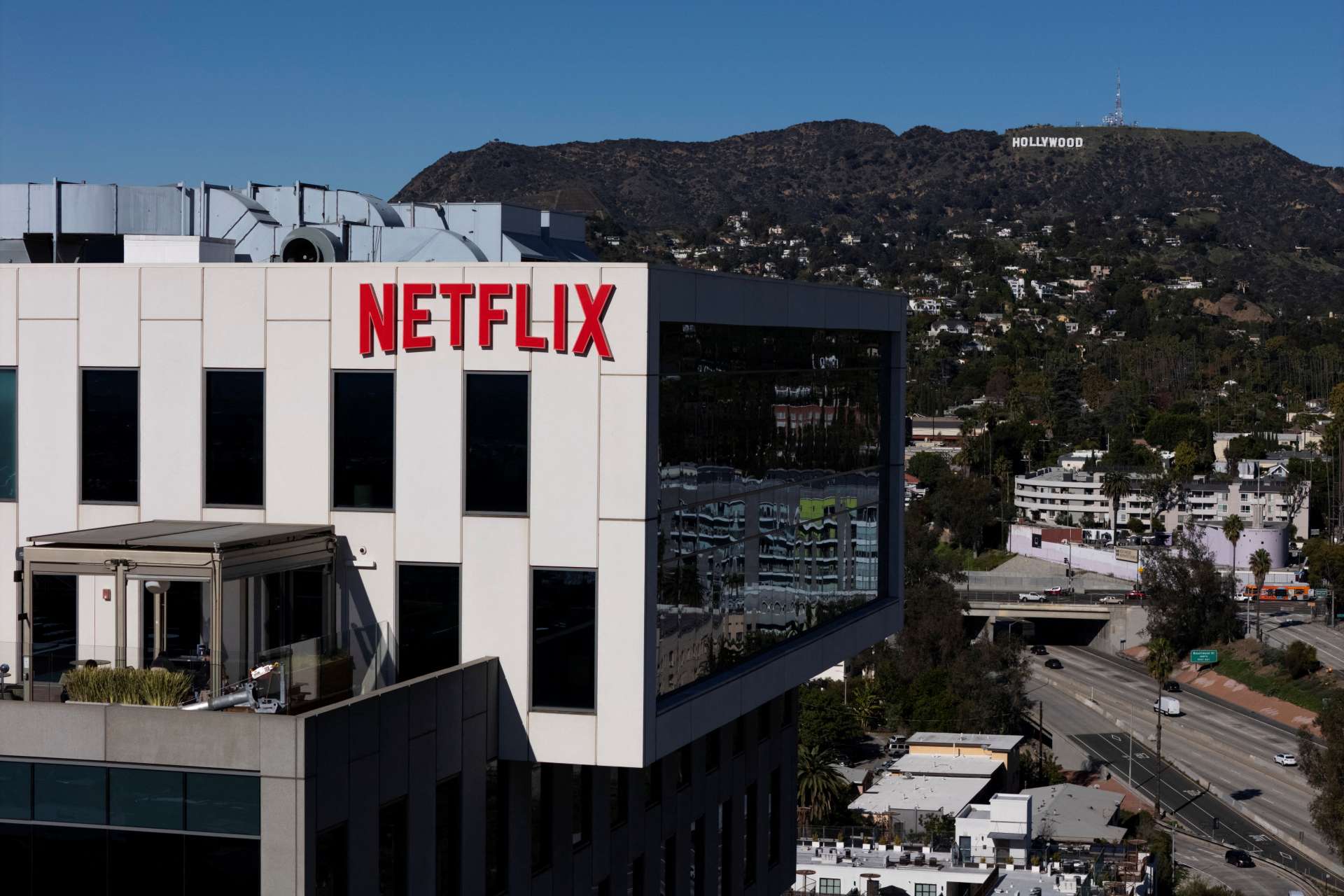 Netflix執行長：對派拉蒙的敵意併購「毫不意外」 對WBD交易信心十足